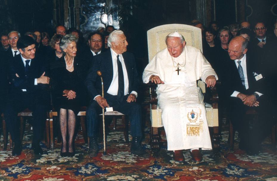 Giovanni Paolo II con Giovanni Agnelli, Marella, Paolo Cantarella e Ferdinand Piech. Ap